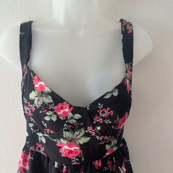 Beautiful Floral Top - Picture 2 of 8